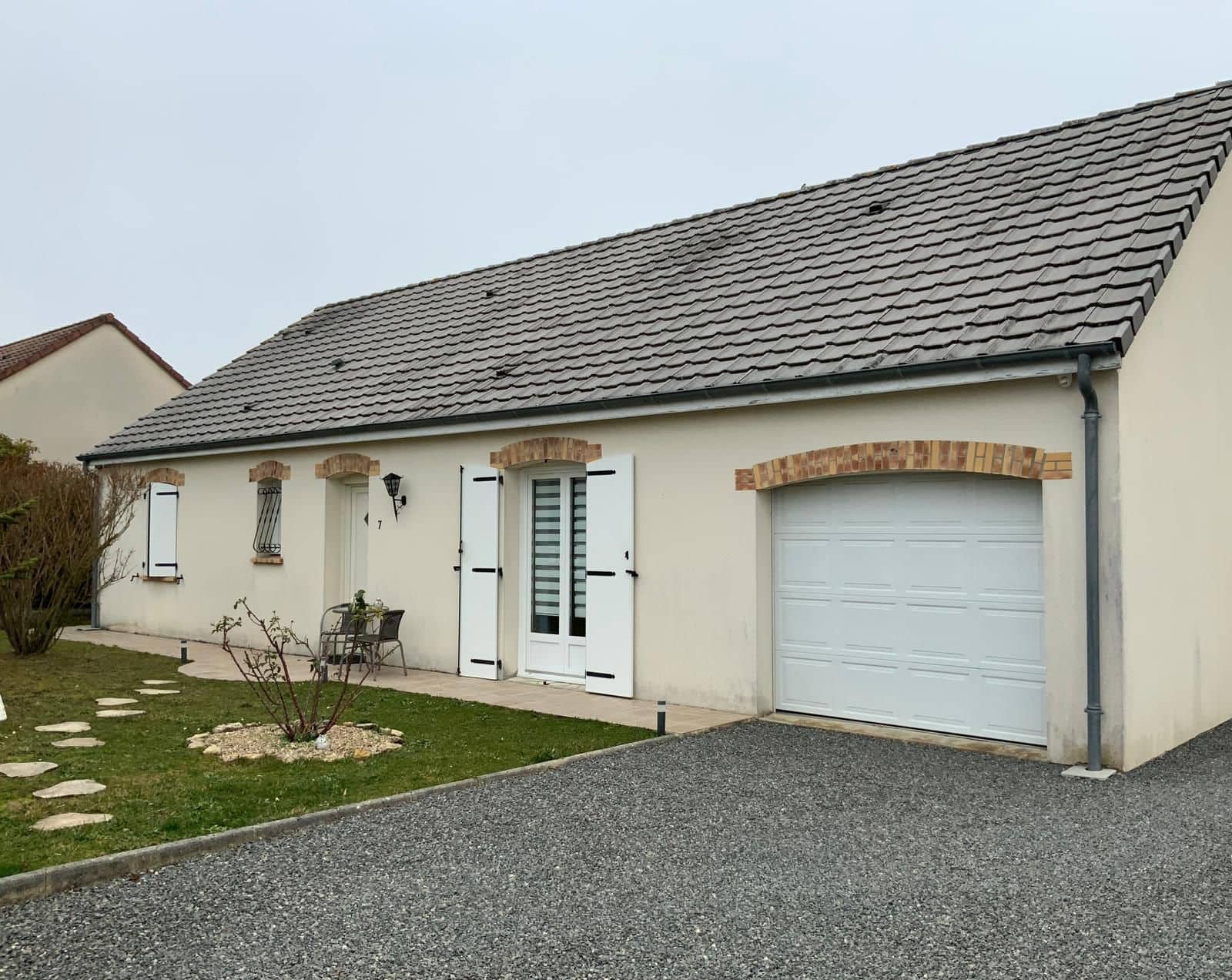 Gouttière de maison à contrôler après un débordement